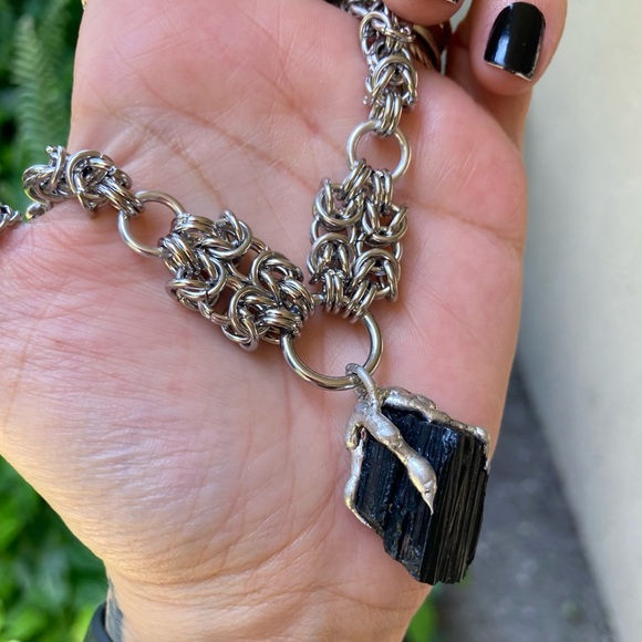 Handmade maille black tourmaline gemstone boho goth silver stone necklace - Picture 12 of 14
